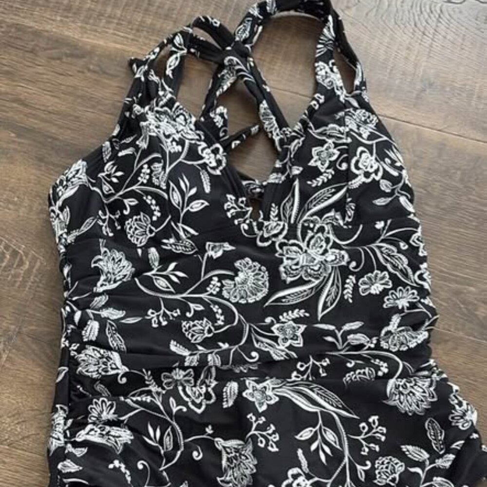 Cupshe - Brand new bathing suit, size Small.